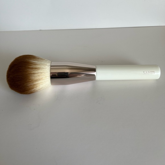 La Mer Powder Brush NEW Never Used - Picture 2 of 3